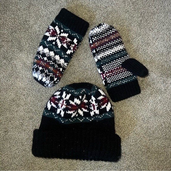 Isotoner Fair Isle Hat and Mitten Set One Size - Picture 4 of 7